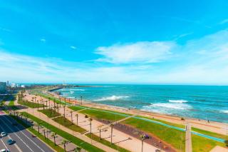 Seafront 2BR AC Sunny Corniche - 4