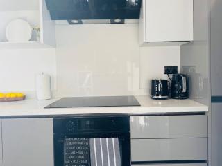 Brand New Private House in Croydon - 4