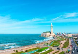 Seafront 2BR AC Sunny Corniche - 6