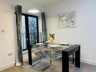 Brand New Private House in Croydon - 5