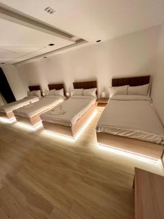 The diamond pyramids view inn - 2