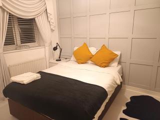 Luxury 3 Bedroom House with Parking - 6