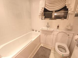 Luxury 3 Bedroom House with Parking - 1