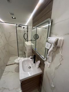 The diamond pyramids view inn - 7