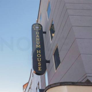 Apartment - Sleeps 7 - Parking - WiFi - 7