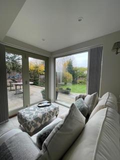 Harrogate Hidden Stay, Elegant central apartment with free parking - 1