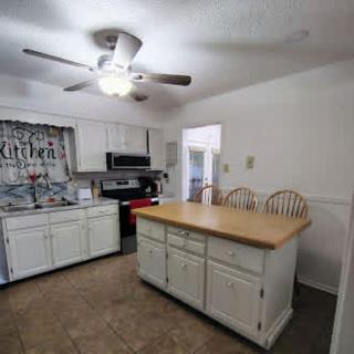 Family-Friendly 3BR Home in Prime Knoxville Location - 8