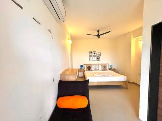 Romantic 2BHK Mangrove View Apartment - Private Stay for Couples and Families in Candolim - 1