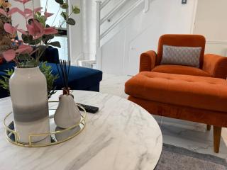 Bright Modern Mill Hill Home Free Parking and Garden - 6