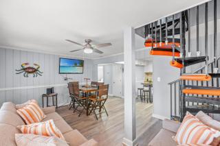 Runaway Bay - 3rd Row - Beach House - Crescent Beach - 6