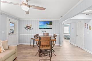 Runaway Bay - 3rd Row - Beach House - Crescent Beach - 2