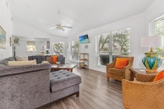 Spacious Cabin Rental Overlooking the Guadalupe River near Austin, Texas - 4