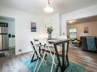 Jungle House Columbus Short North Downtown Free Parking - Near Convention Center & Nationwide Arena - 4BR Luxury Home - Sleeps 14 - Over 5,800 Five Star Stays - Columbus - 4