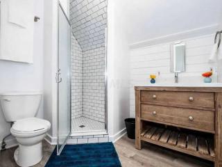 Jungle House Columbus Short North Downtown Free Parking - Near Convention Center & Nationwide Arena - 4BR Luxury Home - Sleeps 14 - Over 5,800 Five Star Stays - Columbus - 3