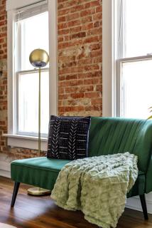 Jungle House Columbus Sleep 16 Downtown Ohio Free Parking - Near Convention Center & Nationwide Arena - 4BR Luxury Home - Pet Friendly - Over 5,800 Five Stars - Columbus - 6