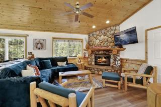 Lookout Lodge Family Chalet at Big Bear w/ Games - 2