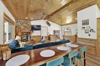 Lookout Lodge Family Chalet at Big Bear w/ Games - 9