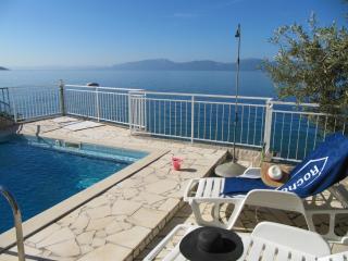 Apartments and rooms with a swimming pool Brist, Makarska - 15620 - 1