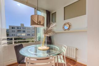 Panoramic views and a swimming pool near the airport - 8