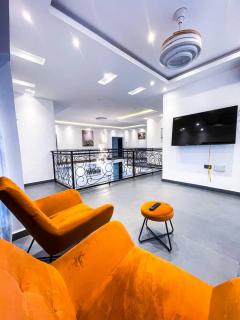 The Glisson Residence, Adenta - 8