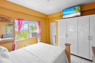 Oceanview • Mins to the Beach • Private BR Balcony - 1