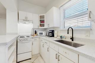 Adams Street Stunner, Unit 1 - 4