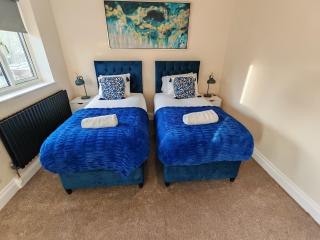 Newly refurbished One Bedroom House With Garden - 7