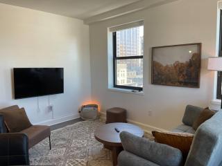Luxury Downtown Apt with Parking, Gym, and Indoor Pool - 9