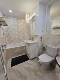 White Central Apartment - 3