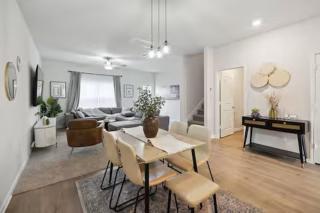 Luxurious Private Room, Parking, Garden, Close to Downtown Dallas - 1