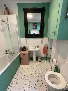 Arty hideaway with courtyard near beach - 1