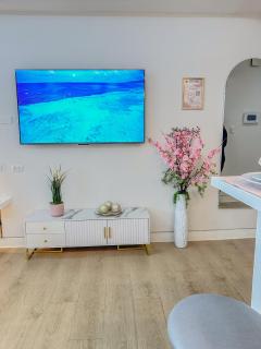 nJoy! Elegant Peach Heaven at Venice Canal View - 5