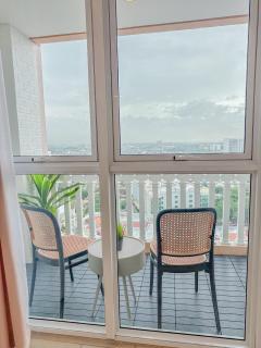 nJoy! Elegant Peach Heaven at Venice Canal View - 3