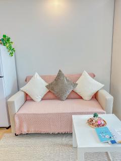 nJoy! Elegant Peach Heaven at Venice Canal View - 4