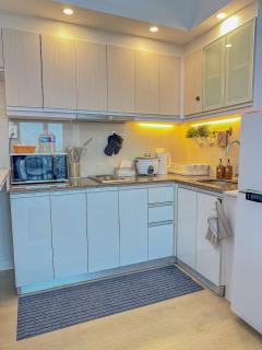 nJoy! Elegant Peach Heaven at Venice Canal View - 6