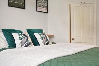 Fulham 2 Bed Flat with Garden - Close to Tube Station - 9