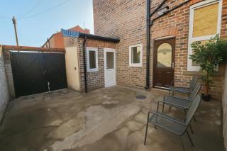 SidemerseyLivings - Step-Free 4BR Home, Ground Floor Bed & Bath, Private Gated Parking - 2