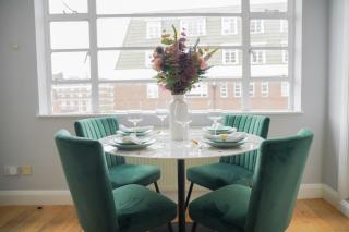 Art deco 1BR apartment in popular Chelsea area - 2