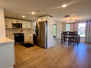 Sunny 2BR Getaway Near Beaches - 8