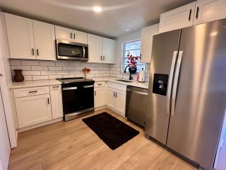 Sunny 2BR Getaway Near Beaches - 0