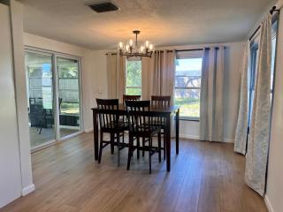 Sunny 2BR Getaway Near Beaches - 7