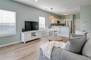 3 Mi to Surfside Beach! 1st-Floor End Unit with Pool - 7