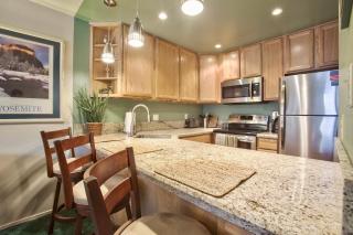 Renovated Mountain Getaway, AC, Spa, Pool, Full Kitchen - Mammoth Lakes - 9