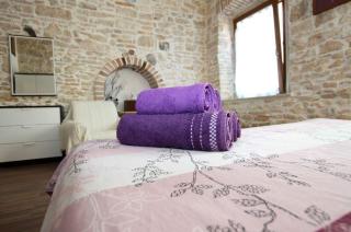 Traditionelles Steinhaus mit Innenhof und Terrasse im Zentrum von Medulin, nicht weit vom Strand entfernt - 3