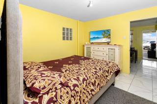 Mins from Beach • WiFi + AC • BBQ Grill - 6