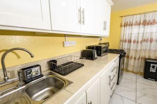 Mins from Beach • WiFi + AC • BBQ Grill - 5