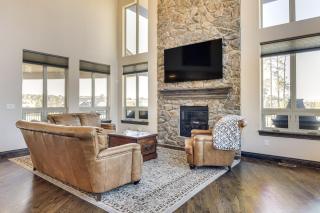 Hot Tub and Games Galore! Colorado Springs Retreat - 5