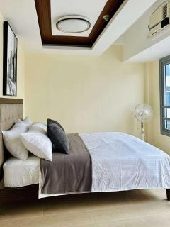 Studio in Eastwood City with Free Pool, Parking & Netflix - 6