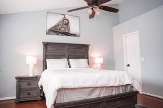 Cozy Springfield Townhome , WIFI , Pet Friendly - 5