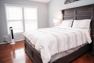 Cozy Springfield Townhome , WIFI , Pet Friendly - 4